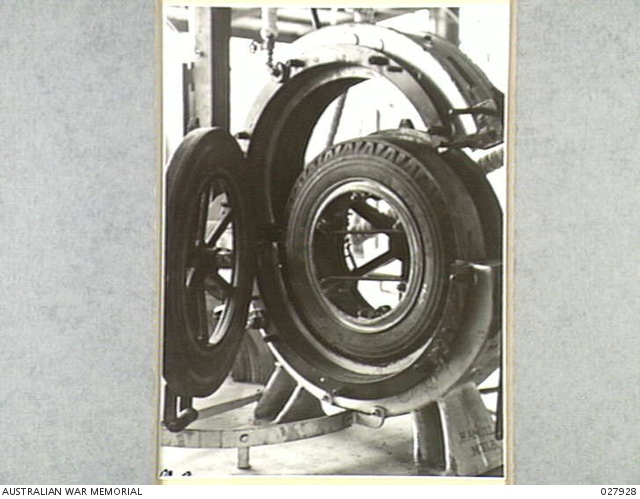 ALICE SPRINGS, AUSTRALIA. 1942-12-02. CLOSE UP OF THE RECAPPING MOULD ...