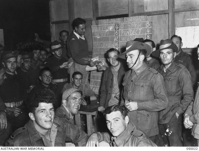 GAZA RIDGE, PALESTINE. 1942-11-20. A 'DIGGER' BOOKMAKER BETTING ON THE ...