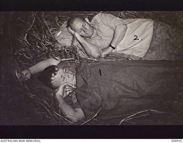 WONDECLA, QLD. C. 1943-09-13. WX4696 GUNNER W. D. KAY (FOREGROUND) AND ...