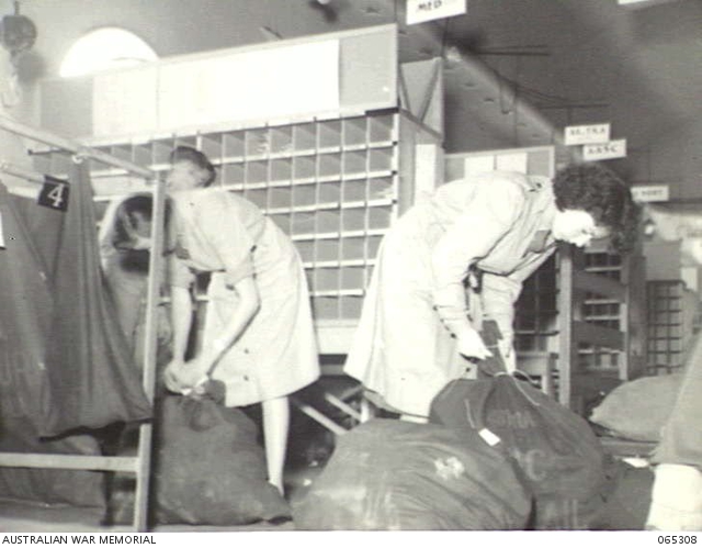BANDIANA, VIC. 1944-03-30. AWAS MEMBERS OF AN AUSTRALIAN BASE POST ...