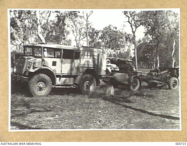 KAIRI QLD 1944 04 11 A 25 POUNDER GUN NICKNAMED BUSTER AND TWO 