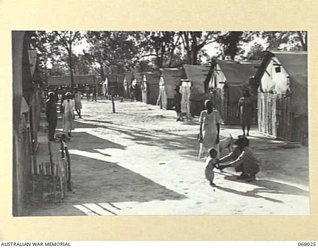 DARWIN, NORTHERN TERRITORY, AUSTRALIA. 1944-08-04. STREET SCENE IN THE ...