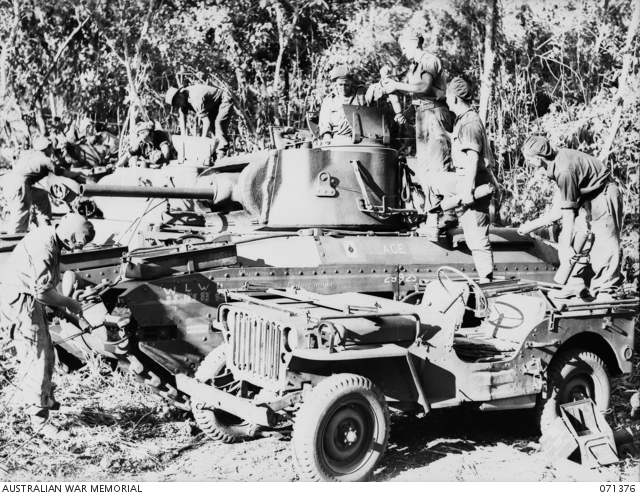 kiligia-new-guinea-1944-03-16-tank-crews-of-a-squadron-1st-tank