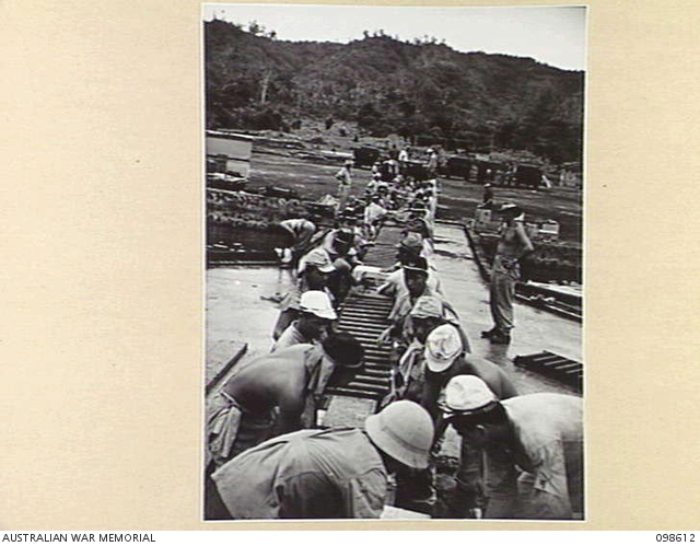 RABAUL, NEW BRITAIN. 1945-11-03. JAPANESE TROOPS, WATCHED BY A MEMBER ...
