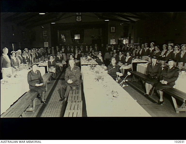 Melbourne, Vic. 1945-06-18. Repatriated prisoners of war and their next ...