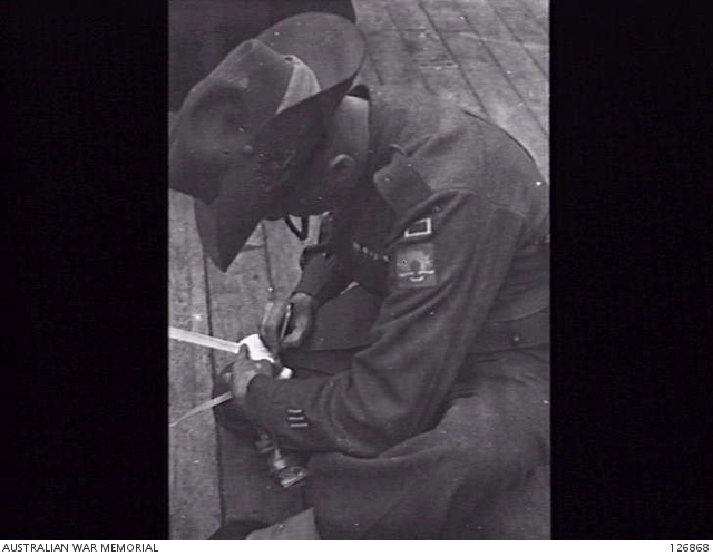 MELBOURNE, VIC. 1946-04-18. VX501779 SAPPER PAT WILLIAMS, OF VICTORIA ...