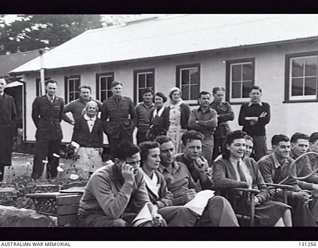 KEW, VIC. 1946-08-29. A GROUP OF PATIENTS AND STAFF OF THE ROCKINGHAM ...