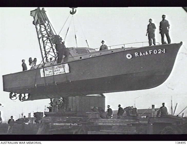 MELBOURNE, VIC. C.1942. RESCUE LAUNCH RAAF 02-1, BEING HOISTED FROM THE ...