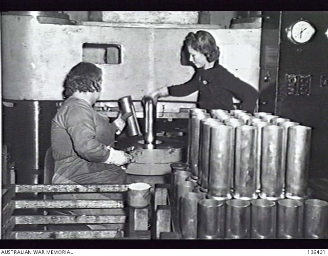 MELBOURNE, VIC. 1942-06-13. WOMEN MUNITION WORKERS SPINNING THE ENDS OF ...