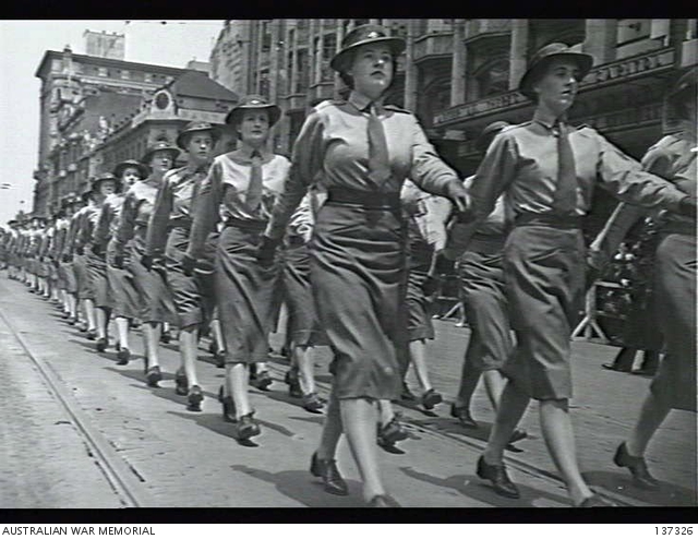 MELBOURNE, VIC. 1942-12-11. MEMBERS OF THE AUSTRALIAN WOMEN'S ARMY ...
