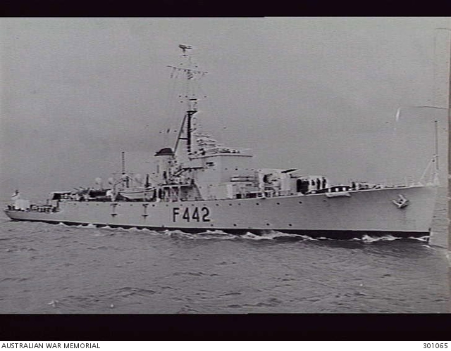 STARBOARD BOW VIEW OF THE FRIGATE HMAS MURCHISON (F442). SHE IS ARMED ...