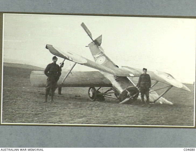 A Sopwith 'Pup' comes to grief at Tern Hill Aerodrome. | Australian War ...