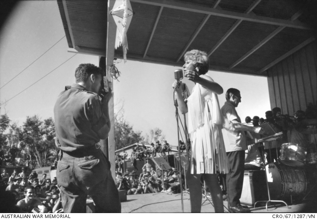 Nui Dat, South Vietnam. 1967-12. Private George Murrell of Goulburn ...