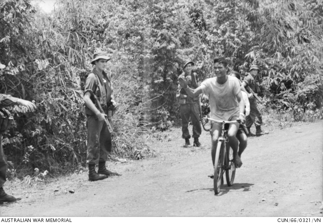 Vietnam. 1966-04-16. Wave for troops of the 1st Battalion, The Royal ...