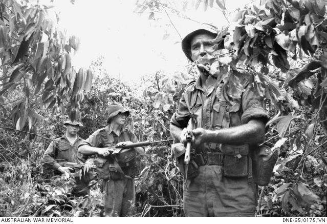 members-of-a-1st-battalion-the-royal-australian-regiment-1rar-patrol