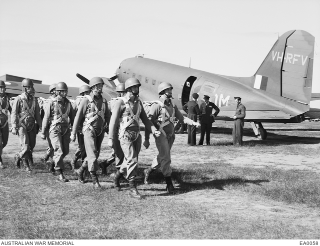 Army personnel who volunteered for the course at the RAAF Paratroop ...