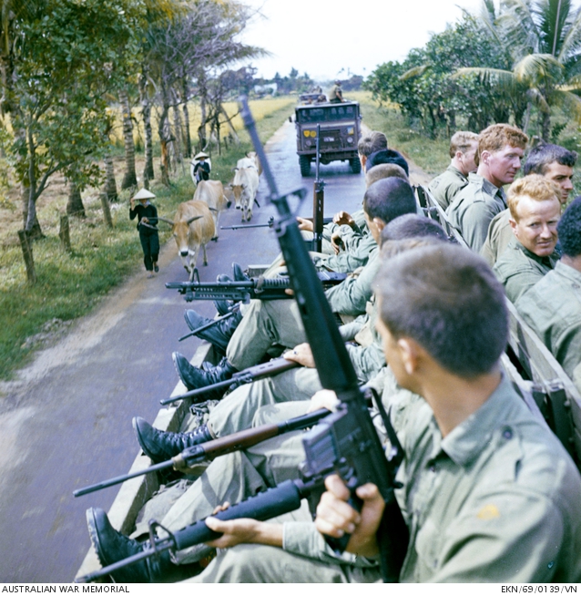 Men of 8th Battalion, The Royal Australian Regiment (8RAR) en route to ...
