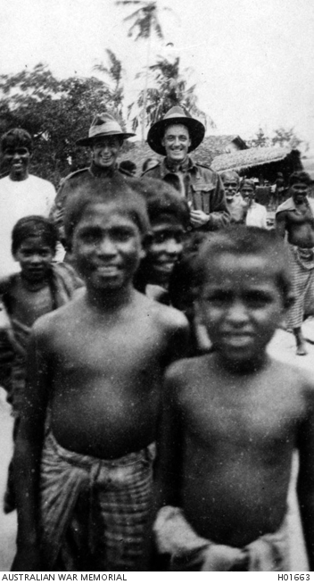 COLOMBO, CEYLON. 1919. A HAPPY GROUP OF SOLDIERS AND NATIVES ...