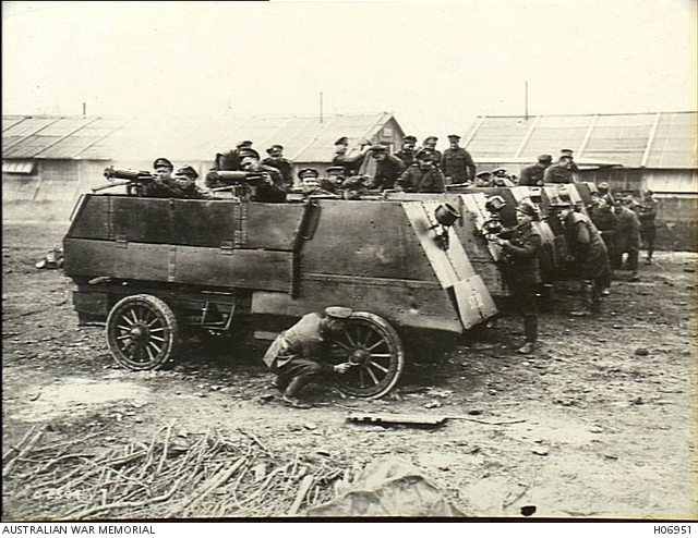 France. c. 1917. Gunners and drivers of a Canadian Army motor machine ...