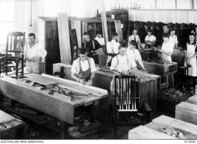Queensland. Returned soldiers from WW1 learning cabinet making at a ...