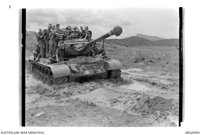 Soldiers of the 1st Battalion, The Royal Australian Regiment (1RAR ...