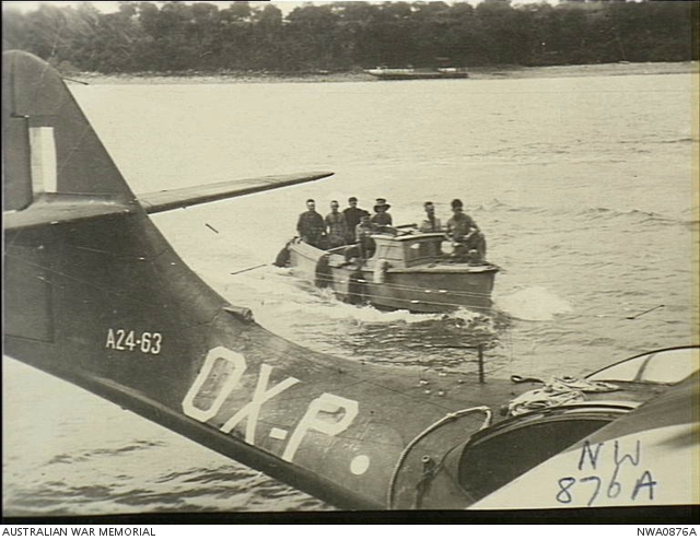 Darwin, NT. 1944-06-24. RAAF electricians, engineers and riggers ...