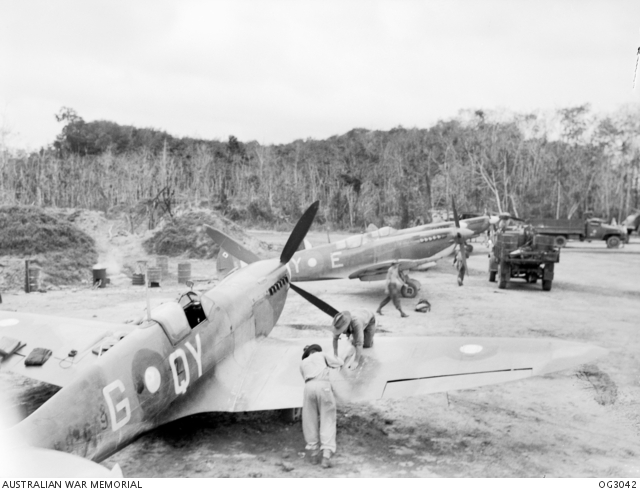 BALIKPAPAN, BORNEO. 1945-07-15. FIRST RAAF FIGHTER AIRCRAFT AT ...