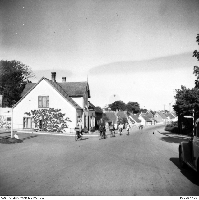 ULLERSLEV(?), DENMARK, 1945-05. DANISH VILLAGE (131.2) (PHOTOGRAPHER: C ...