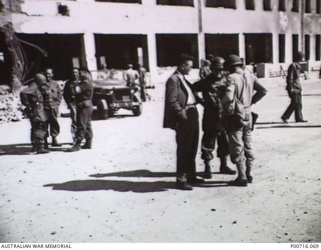KOREA, 1950. MR E. DRUMWRIGHT, US EMBASSY, TALKING TO GENERAL ALLEN AND ...