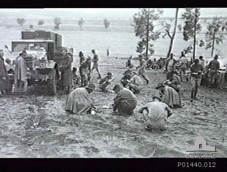 GUNNEDAH, NSW. 1942. MESS PARADE AT A STAGING CAMP FOR 2/7TH AUSTRALIAN ...
