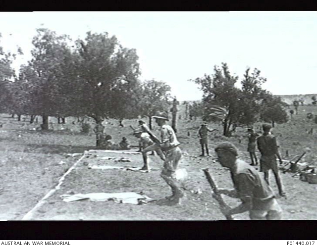 GUNNEDAH, NSW. 1942. MEN OF 2/7TH AUSTRALIAN ARMOURED REGIMENT, AT A ...