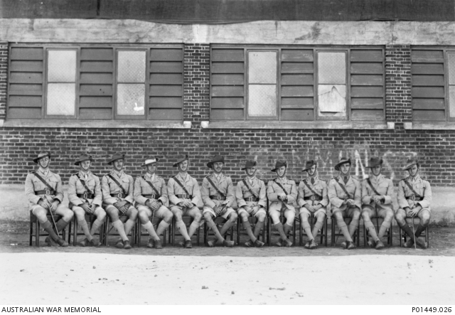 Darwin, NT. 1939-04. A group portrait of the Darwin Mobile Force ...