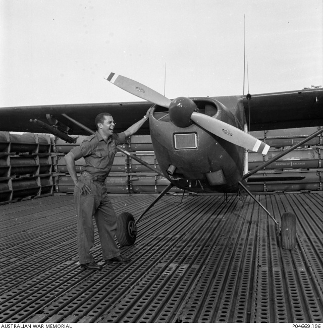 161 (Independent) Reconnaissance Flight posing for their portraits ...