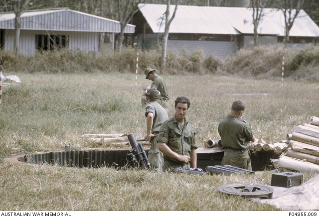 An unidentified mortar crew from the 1st Battalion, The Royal ...