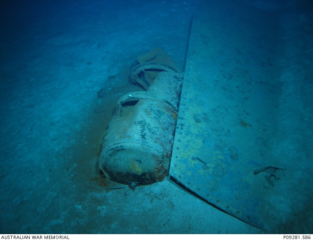 Dive 3 HMAS Sydney II Debris Field Steel plate and cylindrical tank on ...