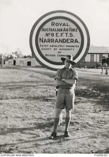 Portrait of 400393 Leading Aircraftman (LAC) Eliot Ralph Barnfather ...