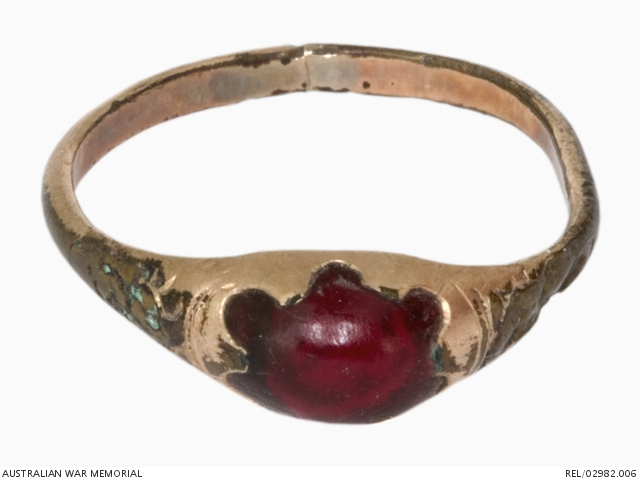 Souvenir ring : Leading Aircraftman R Rooke, 7 Squadron RAAF ...