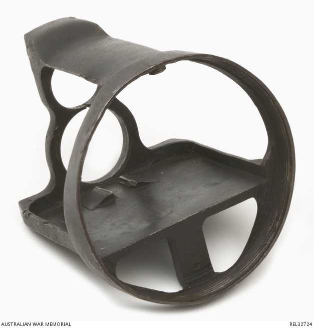 Locking piece for rear radiator casing : Lewis light machine gun ...
