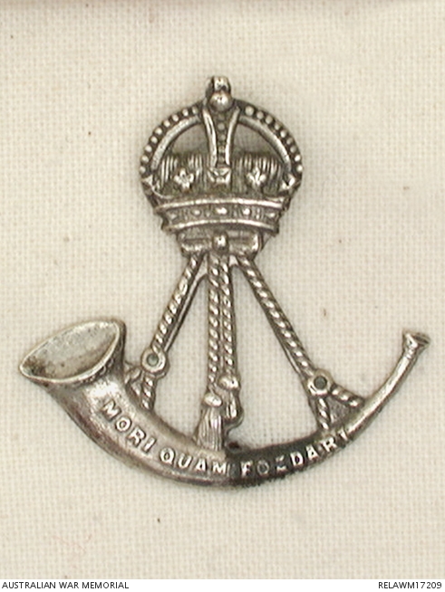 Collar badge: Victorian Rifles | Australian War Memorial