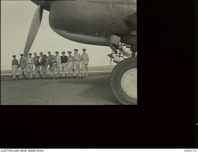 Point Cook, Vic. 1945-03-25. Group portrait of aircrew who had flown a ...