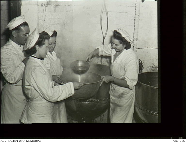 Possibly C. 1943. A RAAF cook (left) and three WAAAF cooks' assistants ...