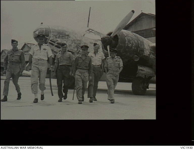 Laverton, Vic. 1946-02-08. Group portrait on the tarmac at RAAF Station ...