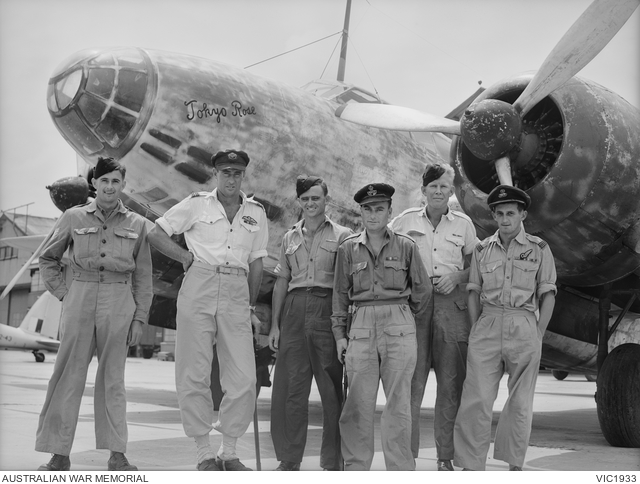Laverton, Vic. 1946-02-08. Group portrait on the tarmac at RAAF Station ...