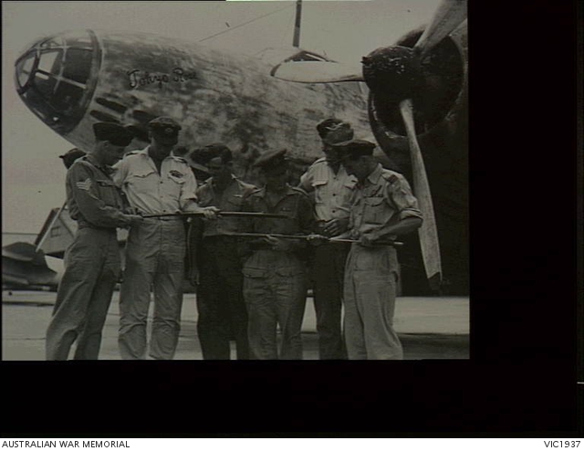 Laverton, Vic. 1946-02-08. Group portrait on the tarmac at RAAF Station ...