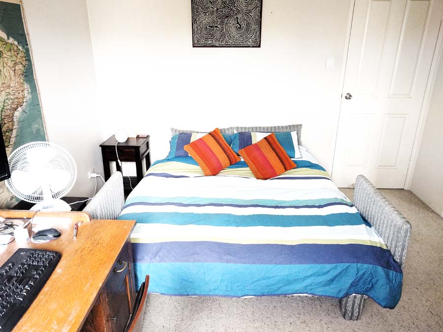 Room 02