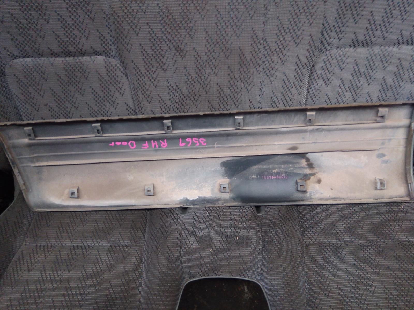 1998 Toyota Prado Body/Door Mould View Auto part Body/Door Mould Toyota Prado 1998