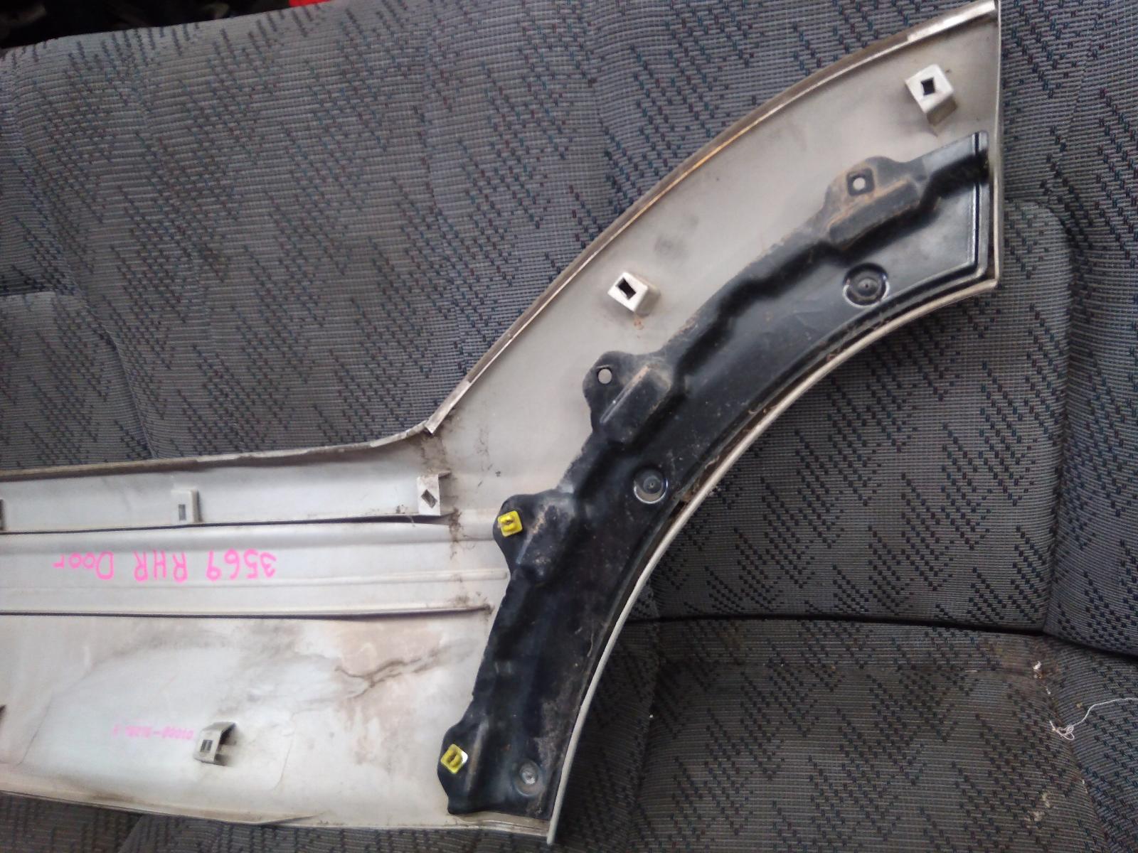 1998 Toyota Prado Body/Door Mould View Auto part Body/Door Mould Toyota Prado 1998