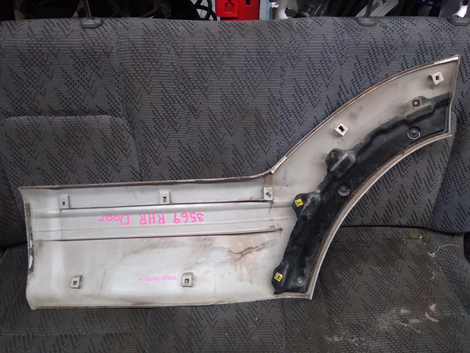 1998 Toyota Prado Body/Door Mould View Auto part Body/Door Mould Toyota Prado 1998