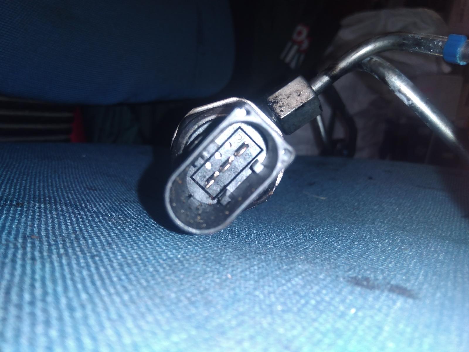View Auto part Injection Rail Hyundai Iload/imax 2013