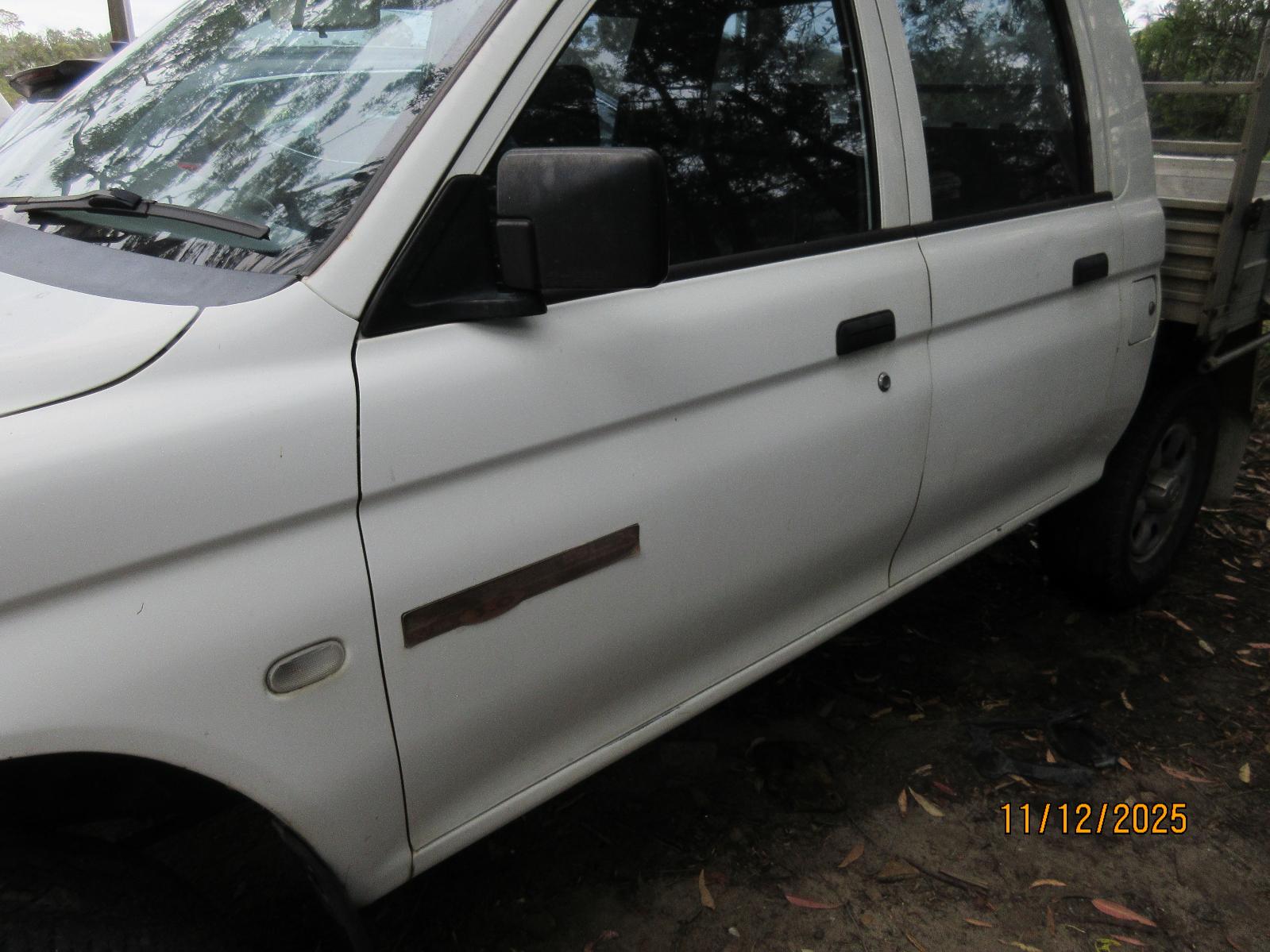 View Auto part Ignition W/ Key Mitsubishi Triton 2003
